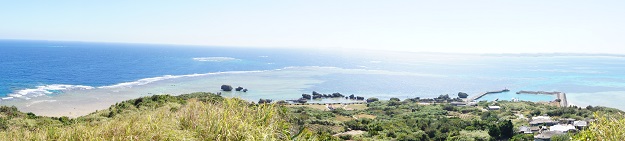 大神島頂上からは、360度パノラマ海の景色が見渡せる。沖縄宮古島の絶景スポットの一つ